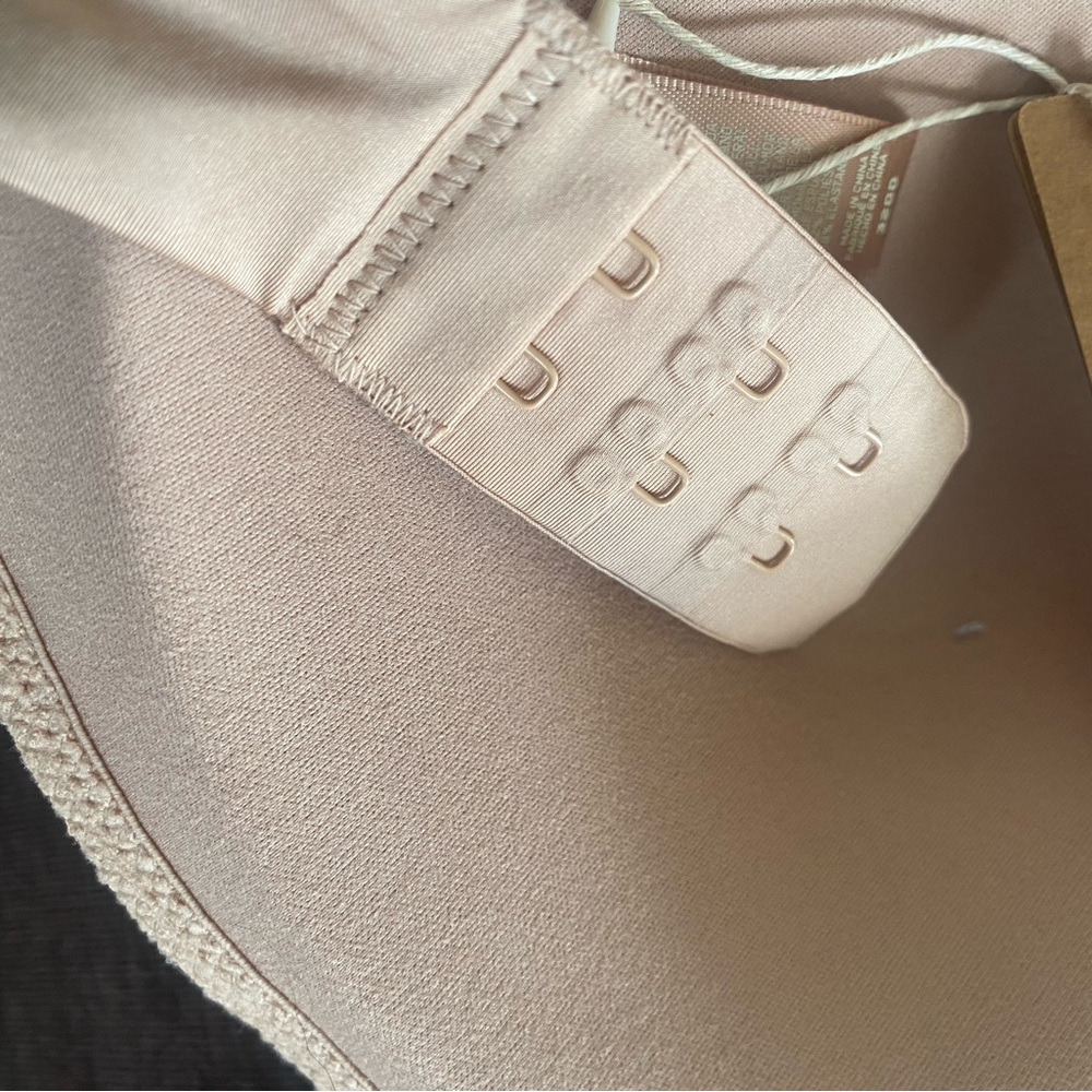 SKIMS 2 Wireless Form lightly lined bras Smooth Nude NWT 32dd - Picture 8 of 8